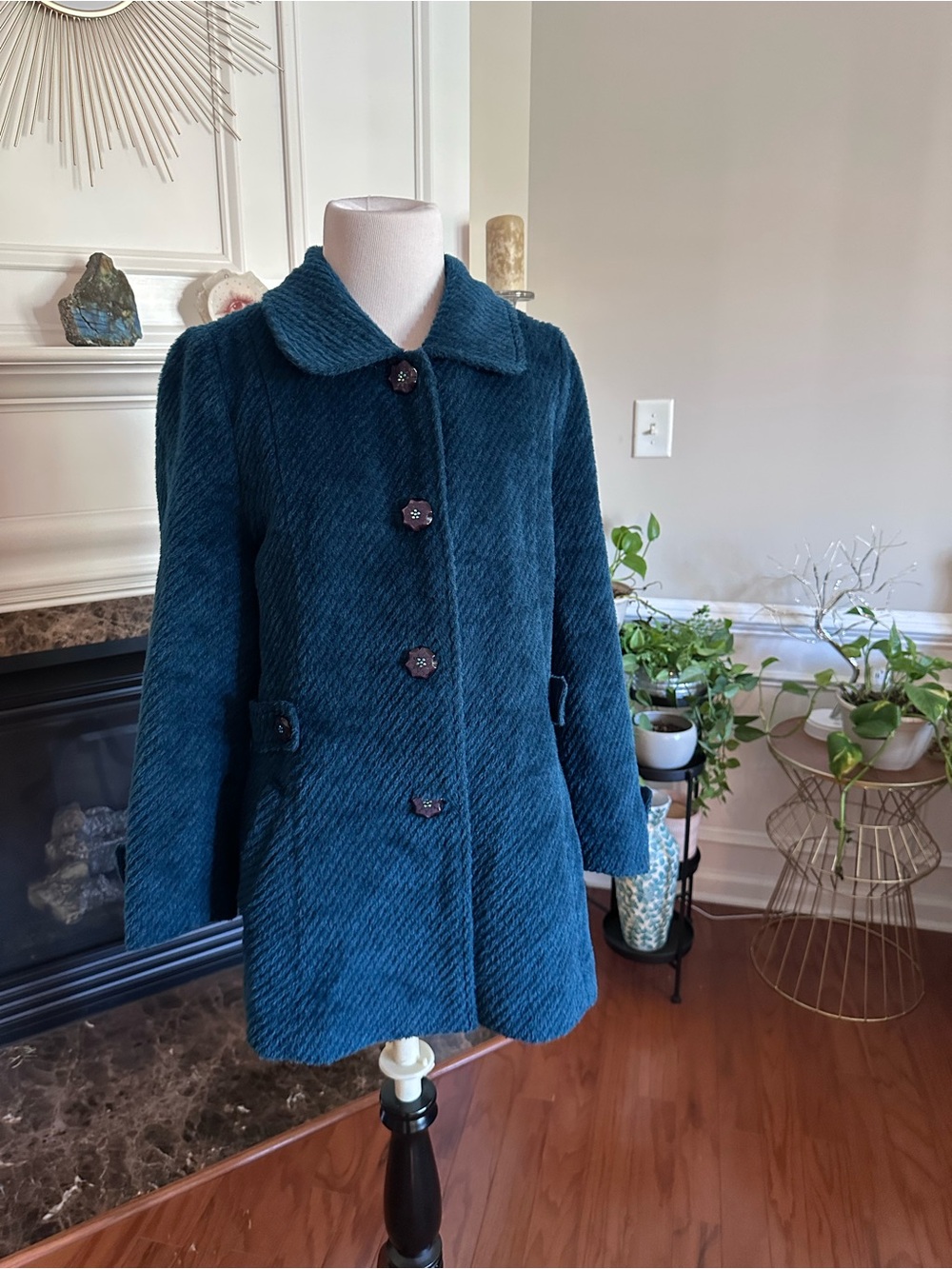 Women's Teal Textured Fuzz/Fur Coat beautiful buttons vintage design